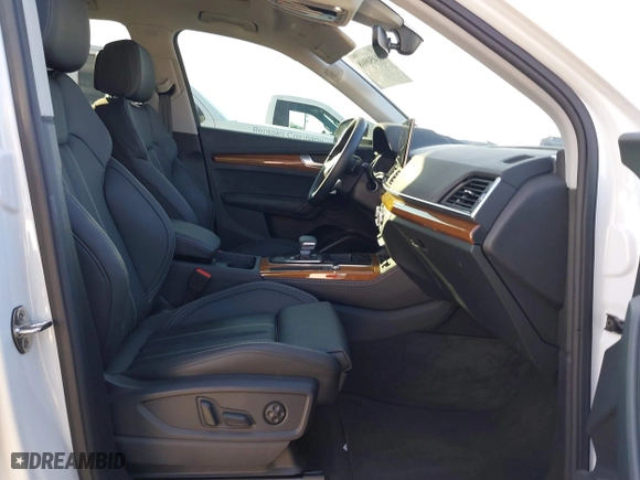 2024 Audi Q5 S line Premium Plus with VIN WA1E2AFY0R2070483, listed as a IAAI auction lot 41450908 with 12,881 mi miles. Bid and sale history available at carsss.com. Image 5.