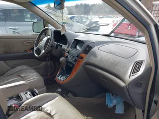 1999 Lexus RX 300 Luxury SUV with VIN JT6HF10U1X0088942, listed as a IAAI auction lot 41471680 with 193,592 mi miles. Bid and sale history available at carsss.com. Image 5.