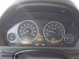 2019 BMW 4 Series 430i xDrive with VIN WBA4J3C52KBL06063, listed as a IAAI auction lot 41536066 with 32,352 mi miles. Bid and sale history available at carsss.com. Image 7.