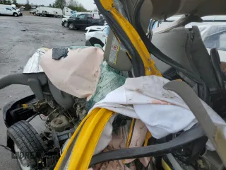 2018 GMC Savana z VIN 1GD07RFPXJ1901517, wystawiony jako Copart lot #77804134 z przebiegiem Nie podano mil oraz Nie do naprawy. Historia ofert i sprzedaży dostępna na DreamBid. Obrazek 9.
