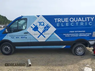 2023 Ford Transit Cargo z VIN 1FTBR1Y85PKC03205, wystawiony jako IAAI lot #42113154 z przebiegiem 17 338 mil mil oraz . Historia ofert i sprzedaży dostępna na DreamBid. Obrazek 14.