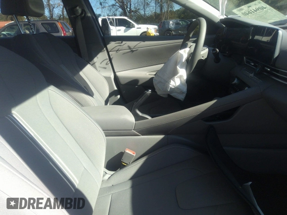 2024 Hyundai Elantra SEL with VIN KMHLM4DG4RU764080, listed as a IAAI auction lot 40941640 with 571 mi miles. Bid and sale history available at carsss.com. Image 5.