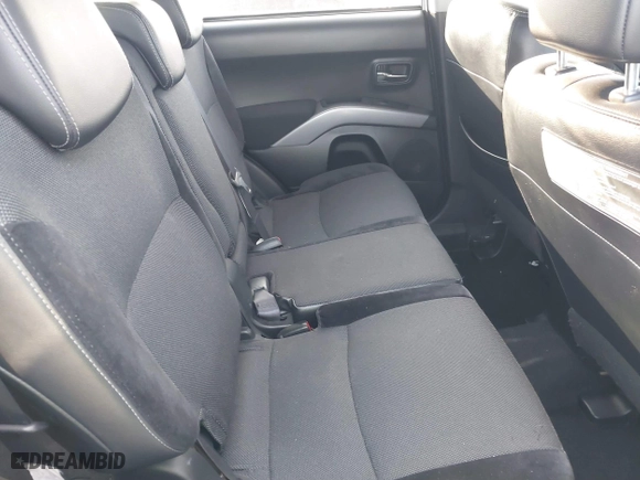 2010 Mitsubishi Outlander SE with VIN JA4AS3AW5AZ009741, listed as a IAAI auction lot 41623843 with 180,184 mi miles. Bid and sale history available at carsss.com. Image 8.