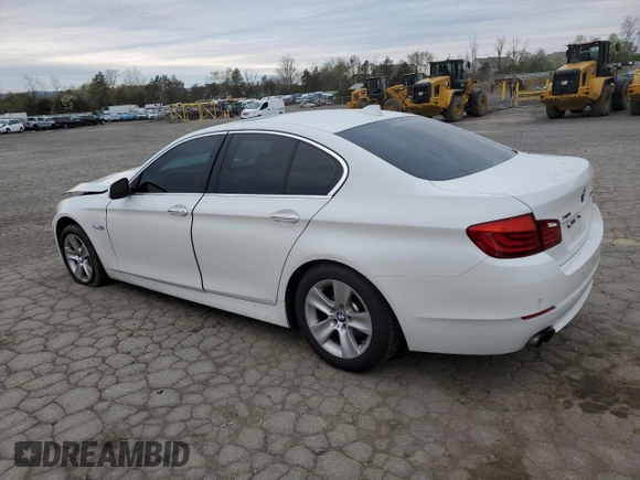 2013 BMW 5 Series 528i xDrive z VIN WBAXH5C57DD106985, wystawiony jako Copart lot #53888225 z przebiegiem 134 685 mil mil oraz Szkoda całkowita • Salvage title. Historia ofert i sprzedaży dostępna na DreamBid. Obrazek 2.