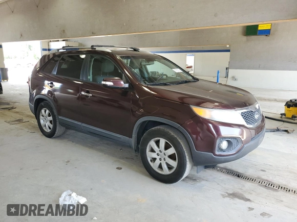 2012 Kia Sorento LX z VIN 5XYKT4A60CG238343, wystawiony jako Copart lot #57530375 z przebiegiem 268 748 mil mil oraz Czysty tytuł • Clean title. Historia ofert i sprzedaży dostępna na DreamBid. Obrazek 4.