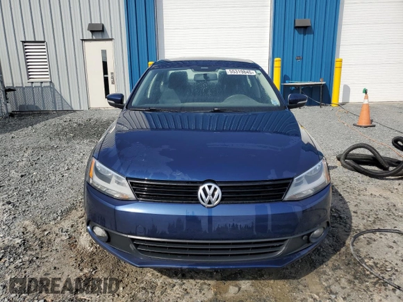 2014 Volkswagen Jetta Comfortline z VIN 3VWDL7AJ8EM280289, wystawiony jako Copart lot #55319845 z przebiegiem 190 558 mil mil oraz Czysty tytuł • Clean title. Historia ofert i sprzedaży dostępna na DreamBid. Obrazek 5.