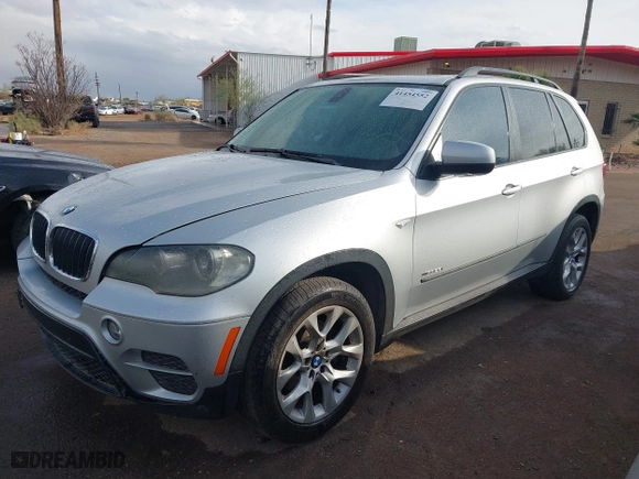 2011 BMW X5 35i with VIN 5UXZV4C5XBL407637, listed as a IAAI auction lot 41454552 with 204,510 mi miles. Bid and sale history available at carsss.com. Image 17.