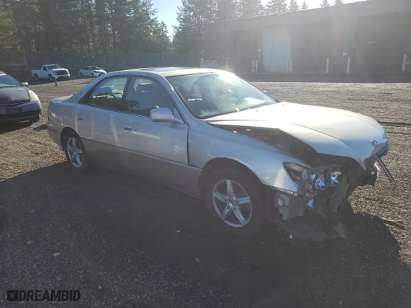 1998 Lexus ES 300 Luxury Sport Sdn with VIN JT8BF28G7W0135973, listed as a Copart auction lot 79391244 with 121,949 mi miles and Salvage Title. Bid and sale history available at carsss.com. Image 4.