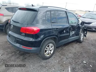 2017 Volkswagen Tiguan S z VIN WVGBV7AX1HK031235, wystawiony jako IAAI lot #42146876 z przebiegiem 95 028 mil mil oraz . Historia ofert i sprzedaży dostępna na DreamBid. Obrazek 4.