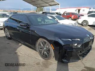 2023 BMW i7 xDrive60 z VIN WBY53EJ08PCN64169, wystawiony jako IAAI lot #40994066 z przebiegiem 6326 mil mil oraz . Historia ofert i sprzedaży dostępna na DreamBid. Obrazek 1.