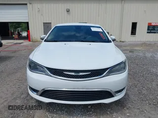 2015 Chrysler 200 Limited z VIN 1C3CCCAB5FN590198, wystawiony jako IAAI lot #42237641 z przebiegiem 216 505 mil mil oraz . Historia ofert i sprzedaży dostępna na DreamBid. Obrazek 6.