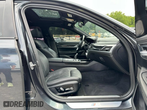 2019 BMW 7 Series 740i xDrive with VIN WBA7E4C55KGV28722, listed as a Copart auction lot 64955445 with 94,901 mi miles and Clean title. Bid and sale history available at DreamBid. Image 7.