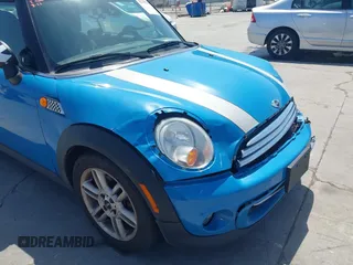 2014 MINI Convertible с VIN WMWZN3C55ET569656, выставлен на аукционе IAAI как лот 42105348 с пробегом 87 671 миль миль и . История ставок и продаж доступна на DreamBid. Изображение 17.