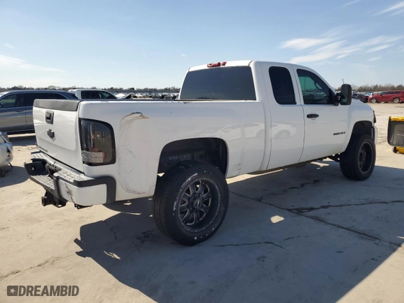 2007 Chevrolet Silverado 2500HD Work Truck with VIN 1GCHC29K17E510980, listed as a Copart auction lot 46946935 with 189,677 mi miles and Clean Title. Bid and sale history available at carsss.com. Image 3.