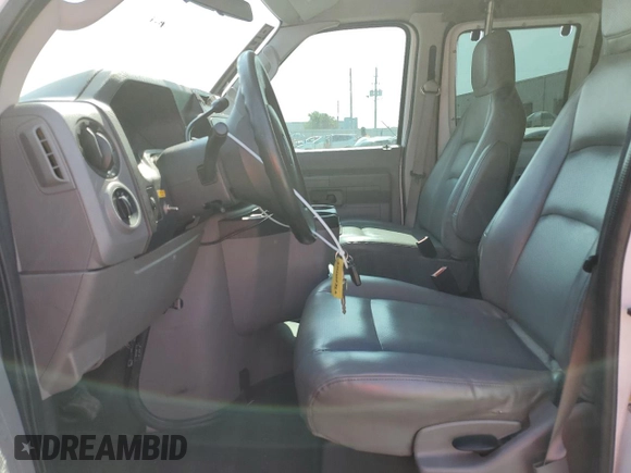 2009 Ford Econoline Cargo z VIN 1FTNS24W09DA17459, wystawiony jako Copart lot #56044445 z przebiegiem 177 697 mil mil oraz Tytuł czysty. Historia ofert i sprzedaży dostępna na DreamBid. Obrazek 7.