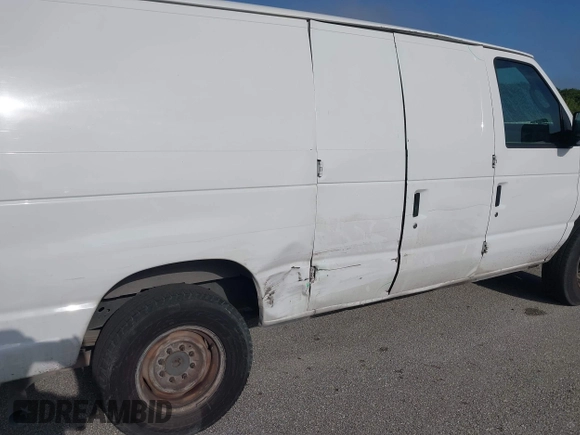 2012 Ford Econoline Cargo Super Duty Commercial z VIN 1FTSS3EL8CDA09954, wystawiony jako IAAI lot #41956151 z przebiegiem 298 467 mil mil oraz . Historia ofert i sprzedaży dostępna na DreamBid. Obrazek 6.