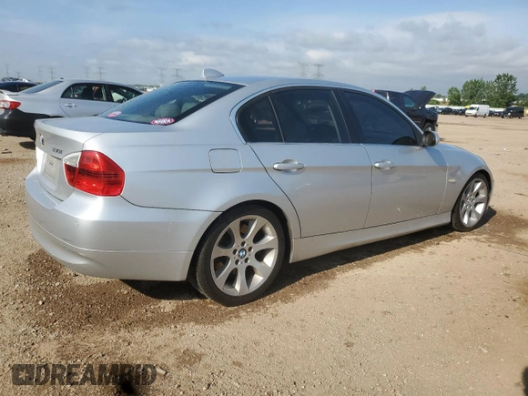 2006 BMW 3 Series 330i with VIN WBAVB33516KS36286, listed as a Copart auction lot 62556015 with 221,032 mi miles and Salvage title. Bid and sale history available at DreamBid. Image 3.