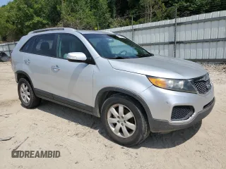 2013 Kia Sorento LX with VIN 5XYKT4A20DG323200, listed as a Copart auction lot 61738005 with 205,312 mi miles and Salvage title. Bid and sale history available at DreamBid. Image 4.