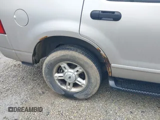 2005 Ford Explorer XLT z VIN 1FMZU73K35UB11333, wystawiony jako IAAI lot #42644910 z przebiegiem 112 929 mil mil oraz . Historia ofert i sprzedaży dostępna na DreamBid. Obrazek 13.