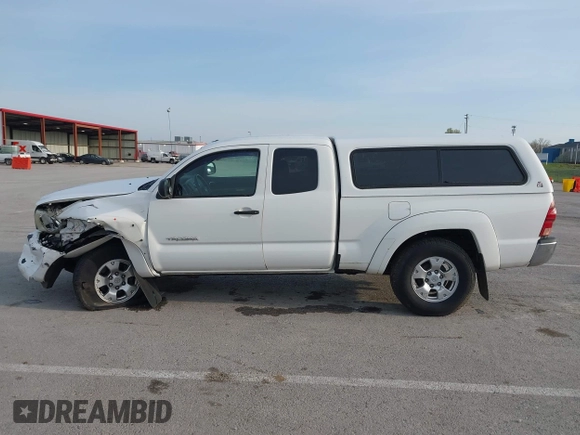 2008 Toyota Tacoma with VIN 5TEUU42N08Z580044, listed as a IAAI auction lot 41904353 with Not Provided miles and . Bid and sale history available at carsss.com. Image 14.