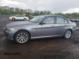 2011 BMW 3 Series 328i z VIN WBAPH7C52BE677190, wystawiony jako Copart lot #55494325 z przebiegiem 89 217 mil mil oraz Szkoda całkowita • Salvage title. Historia ofert i sprzedaży dostępna na DreamBid. Obrazek 1.