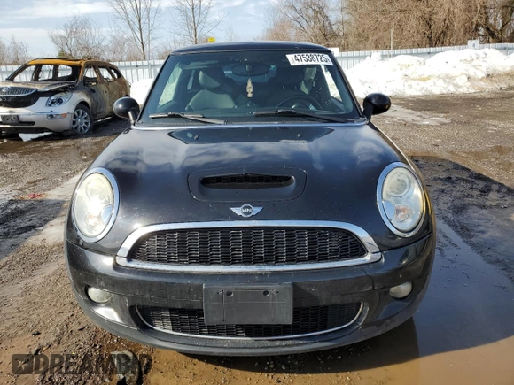 2009 MINI Hardtop S with VIN WMWMF73559TW85198, listed as a Copart auction lot 47538725 with 136,006 mi miles and Salvage title. Bid and sale history available at DreamBid. Image 5.