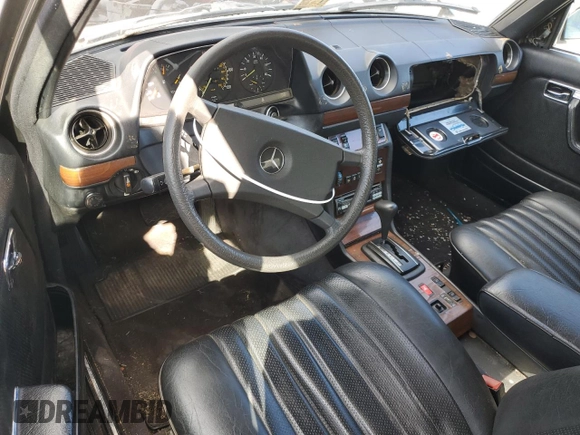 1984 Mercedes-Benz 300 D с VIN WDBAB33A3EA157882, выставлен на аукционе Copart как лот 76098034 с пробегом 185 136 миль миль и Чистый • Clean title. История ставок и продаж доступна на DreamBid. Изображение 8.