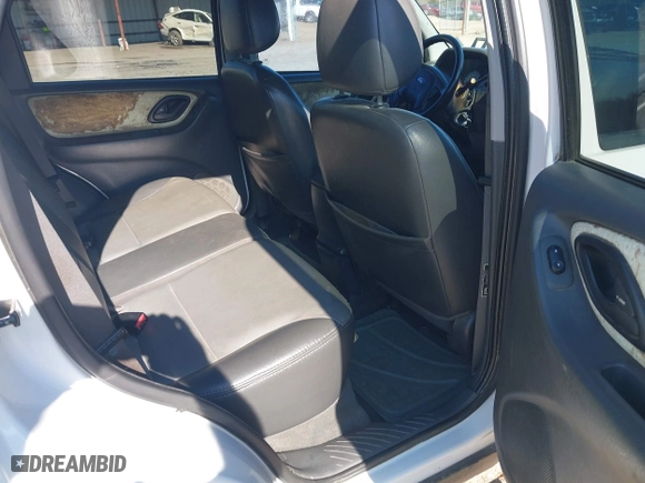 2004 Ford Escape XLT with VIN 1FMYU93174KA45992, listed as a IAAI auction lot 41169340 with 308,987 mi miles. Bid and sale history available at carsss.com. Image 8.