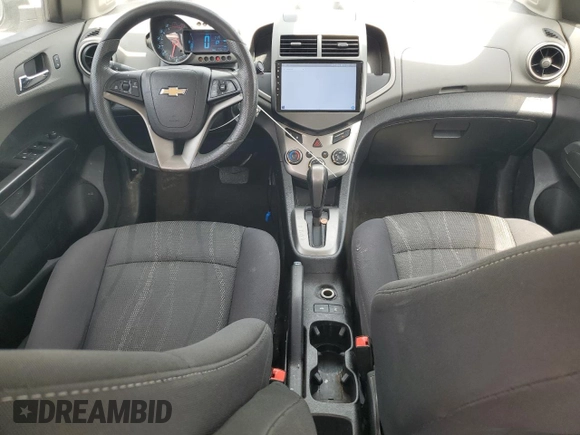 2015 Chevrolet Sonic LT z VIN 1G1JC5SHXF4108194, wystawiony jako Copart lot #54174955 z przebiegiem 146 443 mil mil oraz Szkoda całkowita • Salvage title. Historia ofert i sprzedaży dostępna na DreamBid. Obrazek 8.