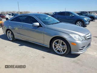 2013 Mercedes-Benz E 550 z VIN WDDKJ7DB2DF185221, wystawiony jako Copart lot #46953475 z przebiegiem 89 156 mil mil oraz Szkoda całkowita • Salvage title. Historia ofert i sprzedaży dostępna na DreamBid. Obrazek 4.