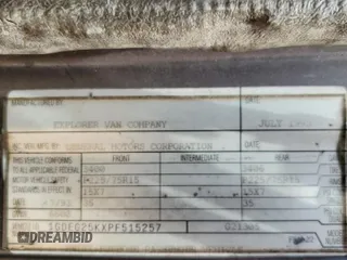 1993 GMC Vandura z VIN 1GDEG25KXPF515257, wystawiony jako Copart lot #56179665 z przebiegiem 308 324 mil mil oraz Szkody całkowita. Historia ofert i sprzedaży dostępna na DreamBid. Obrazek 13.