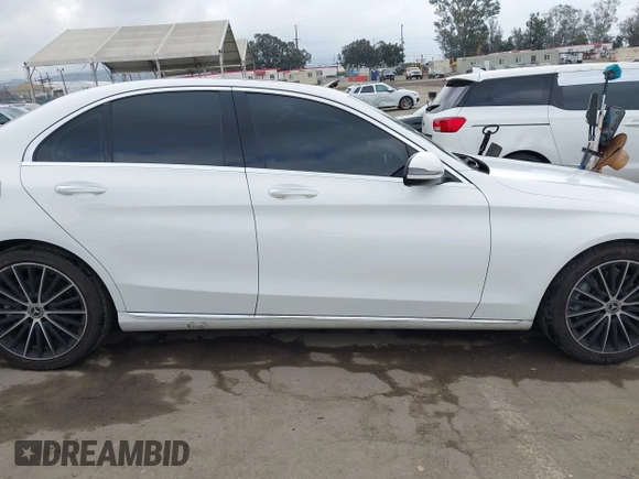 2019 Mercedes-Benz C 300 z VIN 55SWF8DBXKU305138, wystawiony jako IAAI lot #42111286 z przebiegiem 42 309 mil mil oraz . Historia ofert i sprzedaży dostępna na DreamBid. Obrazek 14.