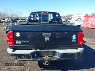 2005 Dodge Dakota SLT z VIN 1D7HW48N25S178373, wystawiony jako IAAI lot #41815561 z przebiegiem 148 112 mil mil oraz . Historia ofert i sprzedaży dostępna na DreamBid. Obrazek 16.