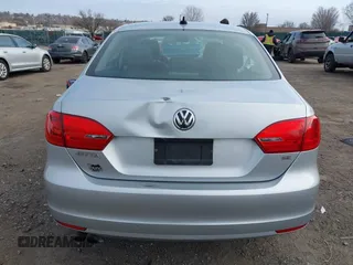 2014 Volkswagen Jetta Sedan SE w/Connectivity/Sunroof PZEV with VIN 3VWD17AJ5EM362888, listed as a IAAI auction lot 41787904 with 143,332 mi miles. Bid and sale history available at carsss.com. Image 16.