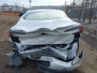 2025 Tesla Model 3 Long Range z VIN 5YJ3E1EB3SF899746, wystawiony jako IAAI lot #41678122 z przebiegiem 2 249 mil mil oraz . Historia ofert i sprzedaży dostępna na DreamBid. Obrazek 16.