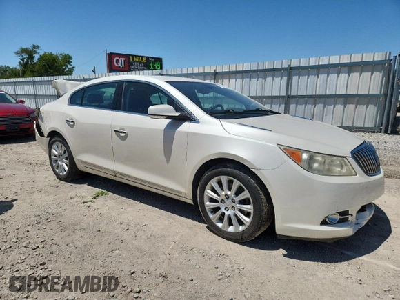 2013 Buick LaCrosse Leather z VIN 1G4GC5E3XDF307972, wystawiony jako Copart lot #61284425 z przebiegiem 108 267 mil mil oraz Czysty tytuł • Clean title. Historia ofert i sprzedaży dostępna na DreamBid. Obrazek 4.