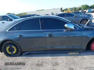 2015 Audi S8 z VIN WAUK2AFD5FN021986, wystawiony jako IAAI lot #41986491 z przebiegiem 142 073 mil mil oraz . Historia ofert i sprzedaży dostępna na DreamBid. Obrazek 13.