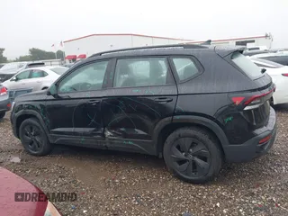 2025 Volkswagen Taos S z VIN 3VV5C7B27SM023006, wystawiony jako IAAI lot #42188274 z przebiegiem 5 375 mil mil oraz . Historia ofert i sprzedaży dostępna na DreamBid. Obrazek 14.