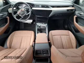 2024 Audi Q8 e-tron Premium Plus z VIN WA15AAGE8RB017425, wystawiony jako Copart lot #75212724 z przebiegiem 7 103 mil mil oraz Szkoda całkowita • Salvage title. Historia ofert i sprzedaży dostępna na DreamBid. Obrazek 8.