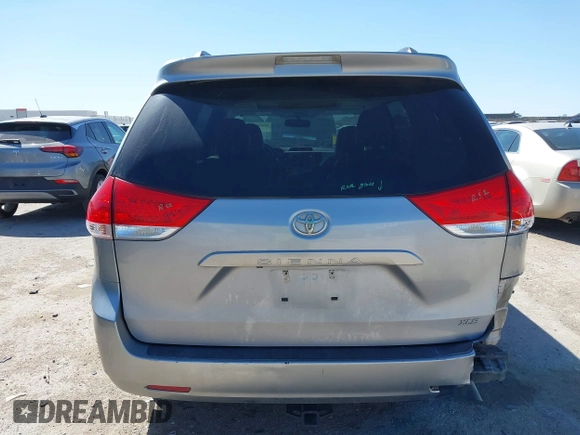 2011 Toyota Sienna XLE AAS with VIN 5TDYK3DCXBS172586, listed as a IAAI auction lot 41835992 with 203,599 mi miles. Bid and sale history available at carsss.com. Image 16.