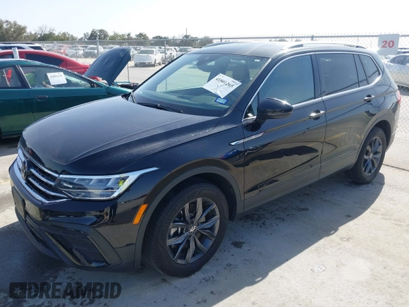 2024 Volkswagen Tiguan SE with VIN 3VV3B7AX5RM027024, listed as a IAAI auction lot 41801265 with 8,101 mi miles and . Bid and sale history available at DreamBid. Image 18.