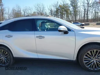 2023 Lexus RX 350 z VIN 2T2BAMCA7PC030674, wystawiony jako IAAI lot #41675352 z przebiegiem 13 337 mil mil oraz . Historia ofert i sprzedaży dostępna na DreamBid. Obrazek 13.