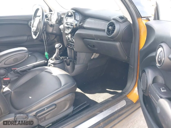 2015 MINI Cooper Hardtop with VIN WMWXM5C57FT940968, listed as a IAAI auction lot 41977972 with 92,974 mi miles. Bid and sale history available at carsss.com. Image 5.