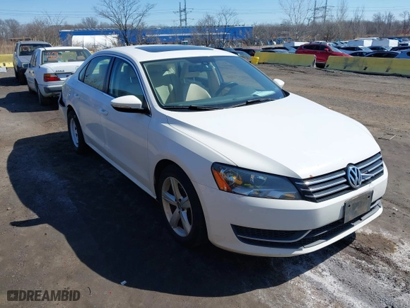 2012 Volkswagen Passat SE with VIN 1VWBP7A3XCC039314, listed as a IAAI auction lot 41741077 with 169,305 mi miles. Bid and sale history available at carsss.com. Image 1.