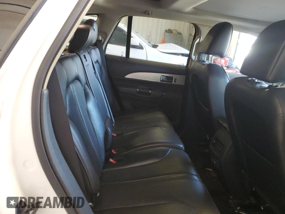 2011 Lincoln MKX z VIN 2LMDJ8JK4BBJ31821, wystawiony jako Copart lot #52150815 z przebiegiem 125 597 mil mil oraz Nie do naprawy • Non repairable. Historia ofert i sprzedaży dostępna na DreamBid. Obrazek 11.