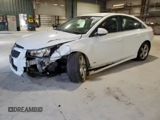 2014 Chevrolet Cruze 2LT z VIN 1G1PE5SB1E7359246, wystawiony jako Copart lot #54689865 z przebiegiem 140 383 mil mil oraz Szkoda całkowita • Salvage title. Historia ofert i sprzedaży dostępna na DreamBid. Obrazek 1.