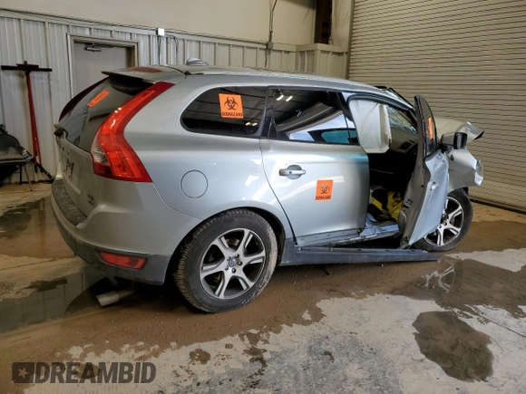 2011 Volvo XC60 3.0T с VIN YV4902DZ4B2154047, выставлен на аукционе Copart как лот 48101785 с пробегом Не указан миль и На запчасти • Non repairable. История ставок и продаж доступна на DreamBid. Изображение 3.