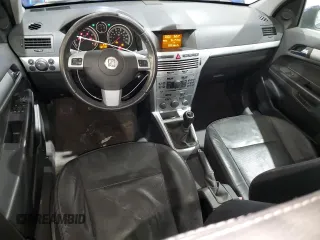 2008 Saturn Astra XR z VIN W08AT671985068933, wystawiony jako Copart lot #46699555 z przebiegiem 167 172 mil mil oraz Szkody całkowita. Historia ofert i sprzedaży dostępna na DreamBid. Obrazek 8.