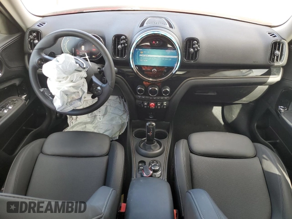 2024 MINI Countryman Cooper S with VIN WMZ53BR04R3R38803, listed as a Copart auction lot 76070924 with 11,384 mi miles and Salvage title. Bid and sale history available at DreamBid. Image 8.