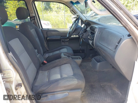 2005 Ford Explorer Sport Trac XLS z VIN 1FMZU67K25UB92409, wystawiony jako IAAI lot #42799036 z przebiegiem 150 554 mil mil oraz . Historia ofert i sprzedaży dostępna na DreamBid. Obrazek 5.